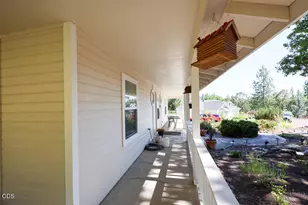 412 Country Ct, Shady Cove, OR 97539 - Photo 3