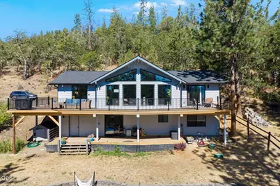 657 Greenleaf Drive, Eagle Point, OR 97524 - Photo 1
