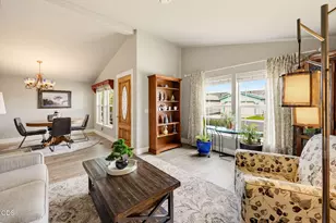 366 Marian Ave, Central Point, OR 97502 - Photo 3