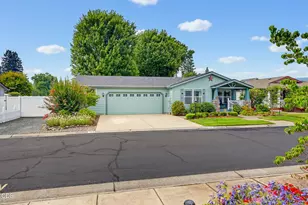 366 Marian Ave, Central Point, OR 97502 - Photo 1