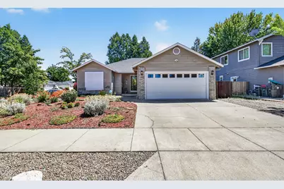 1717 Alexis Way, Medford, OR 97501 - Photo 1