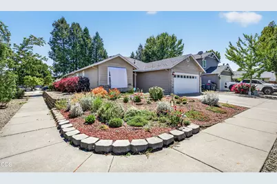 1717 Alexis Way, Medford, OR 97501 - Photo 3