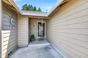 1717 Alexis Way, Medford, OR 97501 - Photo 5