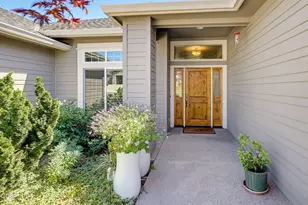 4002 Crystal Springs Dr, Medford, OR 97504 - Photo 3