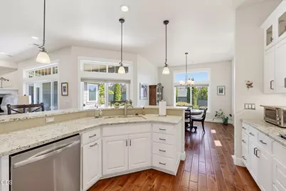 4002 Crystal Springs Drive, Medford, OR 97504 - Photo 11