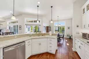 4002 Crystal Springs Dr, Medford, OR 97504 - Photo 11