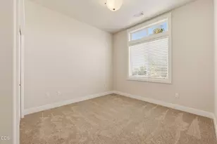 4002 Crystal Springs Dr, Medford, OR 97504 - Photo 35