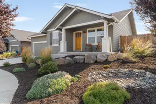 320 NW 33rd St, Redmond, OR 97756 - Photo 1