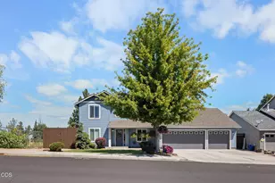2197 NW Kingwood Ave, Redmond, OR 97756 - Photo 3