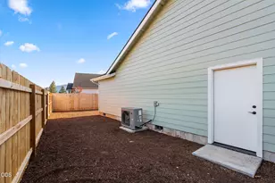 1106 Cascade Loop, Cave Junction, OR 97523 - Photo 29