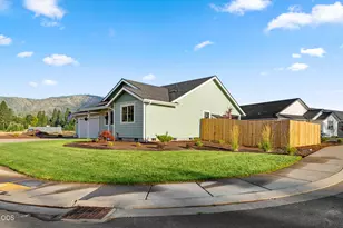 1106 Cascade Loop, Cave Junction, OR 97523 - Photo 5