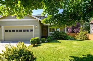 20651 NE Sierra Dr, Bend, OR 97701 - Photo 1