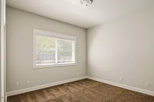 20651 NE Sierra Dr, Bend, OR 97701 - Photo 11