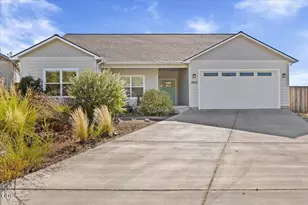 2837 Morning View Dr, Medford, OR 97504 - Photo 1