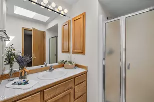 2124 NE Carrie Ln, Bend, OR 97701 - Photo 33