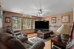 10898 NW Kingwood Dr, Redmond, OR 97756 - Photo 17