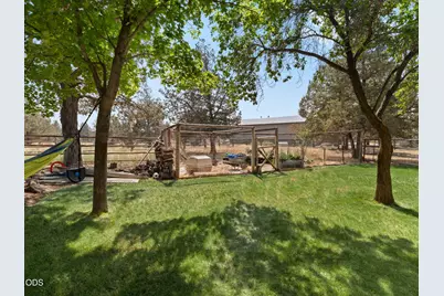 10898 NW Kingwood Drive, Redmond, OR 97756 - Photo 7