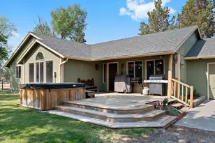 10898 NW Kingwood Dr, Redmond, OR 97756 - Photo 7