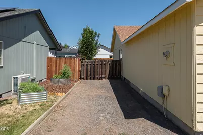 2911 SW Reindeer Avenue, Redmond, OR 97756 - Photo 3