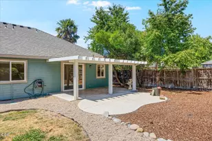 1403 Larson Creek Dr, Medford, OR 97504 - Photo 27