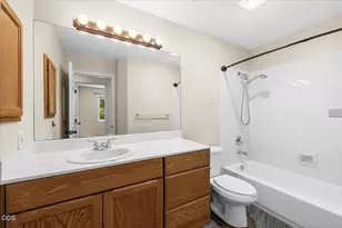 1403 Larson Creek Dr, Medford, OR 97504 - Photo 21