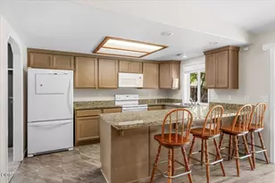 1403 Larson Creek Dr, Medford, OR 97504 - Photo 11