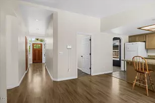 1403 Larson Creek Dr, Medford, OR 97504 - Photo 17