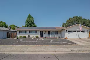 1031 Temple Dr, Central Point, OR 97502 - Photo 1