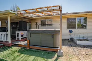 1031 Temple Dr, Central Point, OR 97502 - Photo 11