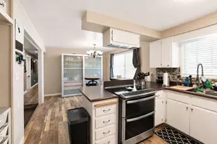 1031 Temple Dr, Central Point, OR 97502 - Photo 7