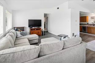 3146 SW Pumice Pl, Redmond, OR 97756 - Photo 3