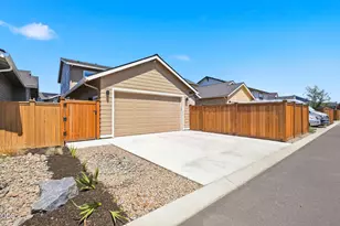 20501 Aberdeen Dr, Bend, OR 97702 - Photo 37