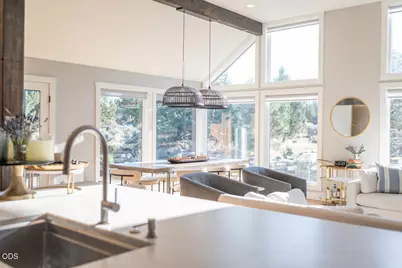 18025 Cascade Estates Drive, Bend, OR 97703 - Photo 11