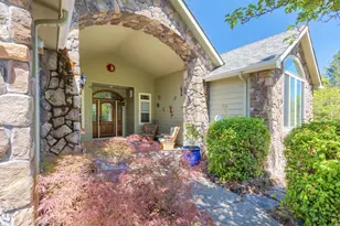 355 Madrone Ridge Dr, Grants Pass, OR 97527 - Photo 1