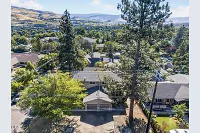 560 Scenic Drive, Ashland, OR 97520 - Photo 37