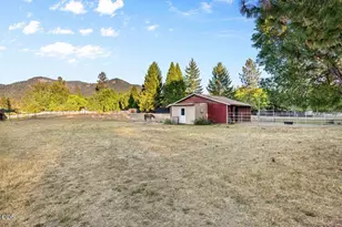 255 Queens Branch Rd, Rogue River, OR 97537 - Photo 43