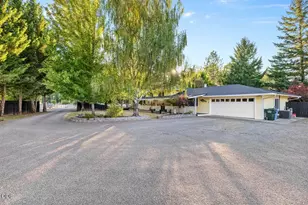 255 Queens Branch Rd, Rogue River, OR 97537 - Photo 5
