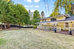 255 Queens Branch Rd, Rogue River, OR 97537 - Photo 7