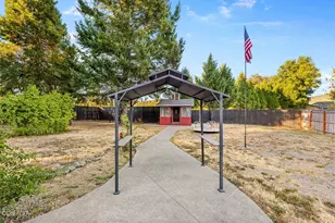 255 Queens Branch Rd, Rogue River, OR 97537 - Photo 41
