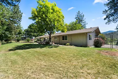 4050 Dark Hollow Road, Medford, OR 97501 - Photo 27