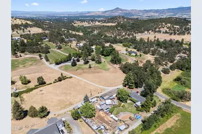 4050 Dark Hollow Road, Medford, OR 97501 - Photo 41