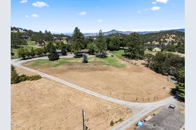 4050 Dark Hollow Road, Medford, OR 97501 - Photo 37