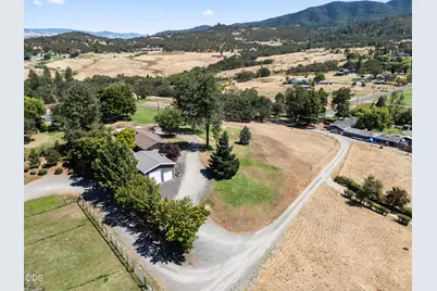 4050 Dark Hollow Road, Medford, OR 97501 - Photo 39