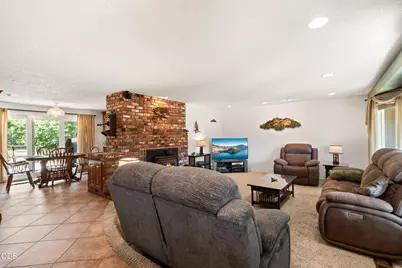 4050 Dark Hollow Road, Medford, OR 97501 - Photo 11