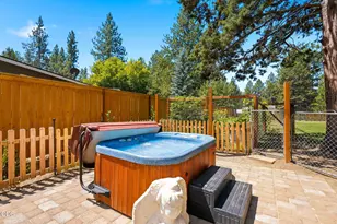 19657 Hiller Dr, Bend, OR 97702 - Photo 47