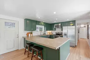 19657 Hiller Dr, Bend, OR 97702 - Photo 9