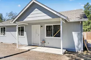 82 Maple St, Shady Cove, OR 97539 - Photo 3