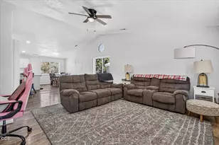 82 Maple St, Shady Cove, OR 97539 - Photo 5