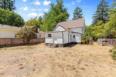 811 SW 4th Street, Grants Pass, OR 97526 - Photo 17