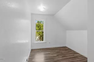 811 SW 4th St, Grants Pass, OR 97526 - Photo 13